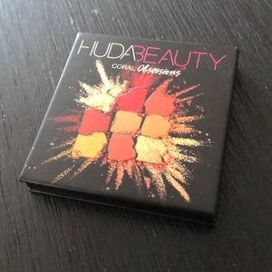 Huda Beauty Coral Obsessions Palette